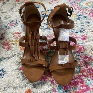 CHRISTIAN SIRIANO FOR PAYLESS FRINGE TAN HEELS *NWT*